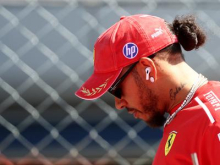 Lewis Hamilton udaril po mizi, šef ekipe obljubil pogovor o ekipnih ukazih