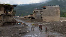 UŽAS U NEPALU Deseci ljudi zarobljeni u tunelima: Spasioci očajnički još traže preživjele