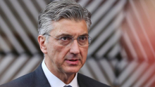 PLENKOVIĆ MERKA MESTO U BRISELU: Premijeru Hrvatske, baš kao i vladajućoj HDZ, ubrzano pada rejting pa se predsednik vlade usmerava