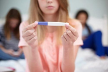 Više od 3.500 tinejdžerki u Srbiji postale majke, rađaju i deca mlađa od 15 godina: Doktori upozoravaju na opasnost od koje strepi svaki roditelj!