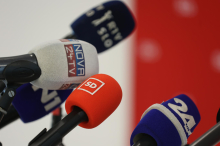 Sindikat in društvo novinarjev nezadovoljna s predlogoma zakonov o medijih in RTV Slovenija