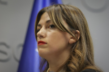 Kosovski poslanci in poslanke izvolili predsednico parlamenta. Kriza traja že več kot leto dni.
