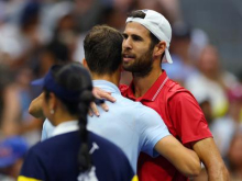 Zverev zanesljivo v polfinale, sanjski pohod Blockxa zaustavila Hačanov in poškodba