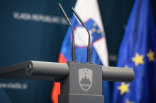 Vlada na Brdu potrjevala rebalans letošnjega proračuna, sprejete odločitve bo predstavil Janša