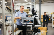 ￼Dva svetovna velikana humanoidne robotike v regijo prihajata prek Slovenije
