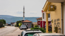 MA, NEK TROŠI PENZIJE! Ovdje svi bruje o iščezlom poštaru: 'A zašto nas nije odveo na Tajland'