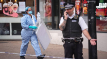 Uhitili sedam muškaraca u Londonu nakon što su izboli četvoricu. Jedan je kritično