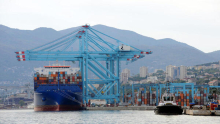 Nov kontejnerski terminal na Reki hitro raste. Kaj to pomeni za Koper?