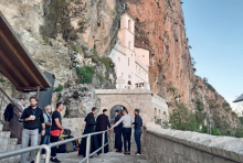 Mnogi u Ostrog dolaze s jednom porukom, a odlaze s drugačijim osećajem: Evo šta treba uraditi pred moštima Svetog Vasilija