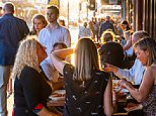 Aussie man slams pub after being guilt tripped into giving a tip: 'We're not America'