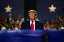 Trump na republikanski konvenciji vodil prisego: Prisegam največjemu predsedniku v zgodovini ...