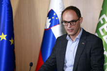Po Logarjevi oceni predlog ustavne obtožbe zoper Janšo kaže na izpraznjenost opozicije