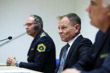 Policistu odvzel orožje, ga ranil in ukradel policijsko vozilo. Prijeli so ga v Radovljici.