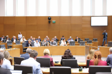 Poslanci potrdili znižanje trošarin ter subvencije za gorivo za kmete in prevoznike