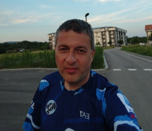 ALEKSANDAR ZVANIČNO PROGLAŠEN ZA AUTORA NAJVEĆEG BROJA SPORTSKIH HIMNI NA SVETU Potpisuje ih čak 50, nijednu NIJE NAPLATIO, u Gani se igra turnir u njegovu čast