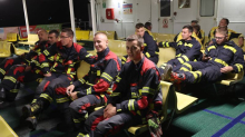 FOTO Prvim jutarnjim trajektom na Brač stigli vatrogasci sa zadarskog područja