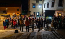 Med projekcijo Dokudoc v dvorano vdrl solzivec. Organizatorji: Šlo je za naključen splet okoliščin.