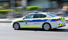 Napadalec na policista še ni bil pred sodnikom, odvzeto pištolo že našli