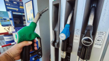 Caro carburanti, il governo lavora all’ipotesi buono benzina: una tantum da 100 euro
