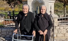 SKORO 70 GODINA SU NERAZDVOJNE! Ljubica i Zora sahranile muževe i odgojile 15 dece, a njihova priča vraća veru u neraskidivo prijateljstvo