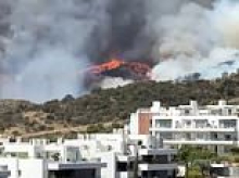 Huge wildfire breaks out at tourist hotspot Costa del Sol as 11 helicopters and more than 100 firefighters race to battle inferno