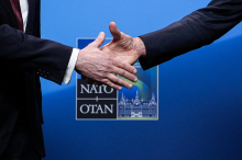 Premier Janša bo na sedežu Nata z Ruttejem govoril o povečanju obrambnih izdatkov