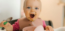 Ernährung: Ab wann Babys selbst essen sollten – Fakten zu Baby-led Weaning