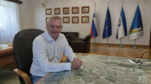 Tilen Klugler: Človek, ki živi pod plazom, težko razume, da se po treh letih še kar čaka na sanacijo