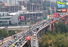 GAZELA MILI, GUŽVA NA BRANKOVOM U SMERU ZA NOVI BEOGRAD: Zastoja nema, uobičajeno jutro na beogradskim ulicama (FOTO) 