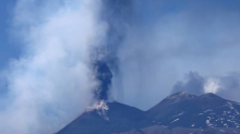 Kaos na Siciliji! Etna izbacuje pepeo četiri kilometra u zrak, zatvoren dio aerodroma...