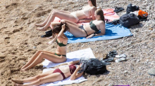 FOTO Dubrovačke plaže krcate: Brojni uživaju u moru na 25 °C