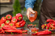 Ajvar iz kućne radinosti ili sa pijace? Evo šta se više isplati i koliko košta paprika