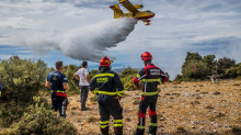 FOTO Kanaderi i danas u akciji na Braču. Vatrogasci poslali važno upozorenje građanima