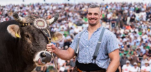 Schweiz: Kontroverse im Nationalsport Schwingen - Streit über den Stier