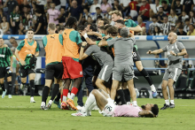 Posojeni nogometaš Adžić v 94. minuti šokiral Juventus, Inter od 0:2 do 5:3