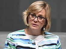 Teal MP Zali Steggall's blistering take down of Sydney Sweeney sports ad: 'Putting her body cheaply on the line'