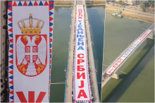 VELIČANSTVENI PRIZORI IZ NOVOG SADA! Da se naježiš! Ovako omladina slavi Dan srpskog jedinstva, slobode i nacionalne zastave (VIDEO)