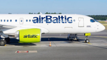 Reševanje prezadolženega AirBaltica: kaj se bo spremenilo za potnike na Brniku?