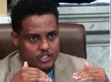 Cringeworthy moment Minneapolis lawmaker struggles to speak ENGLISH in city council meeting... before getting word completely wrong