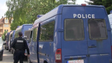 KURTIJU SMETAJU I DEČJE PREDSTAVE! Policija lažne države 