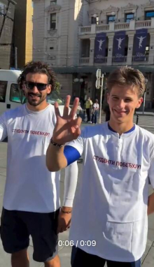 SAD IM SMETAJU I TRI PRSTA! Studenti se stide tradicionalnog pozdrava, jednog od najprepoznatljivijijh simbola srpskog nacionalnog identiteta!  