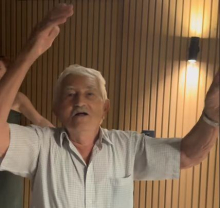 Deka (85) zaigrao kao momak, snimak rasplakao Srbiju! Zaboravio na godine i pao u sevdah, ovo nikoga nije ostavilo ravnodušnim