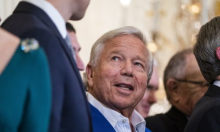 Svirao mu je na svadbi, a sad su zajedno u gabuli: Tko je Robert Kraft, židovski ultrabogataš koji je 'utopio' Eda Sheerana