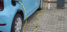 E-Autos: Die Spritpreise steigen, der ADAC verlangt niedrigere Strompreise