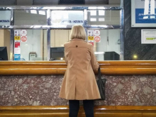 Kraj maltretiranja na šalterima: Više ne morate da nosite uplatnice, a ako vam službenik traži papir - čeka ga kazna do 150.000 dinara!