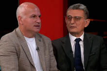 BLOKADERI SRAMNO ISMEVAJU SRPSKI SIMBOL Umesto tri prsta pokazuju trozubac, dok tvrde da nisu političari: 