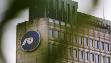 Prevzem banke DBS: tudi KD Group bo delnice prodal Brodnjaku