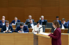 Poslanci potrdili intervencijski zakon o dolgotrajni oskrbi