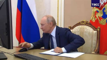 VIDEO Putin online glasao na izborima u Rusiji, snimka je postala hit: Vidi ga što škilji!