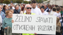 FOTO Prosvjed u Našicama zbog spaljivanja otpada iz Gospića: 'Ne trgujte našim zdravljem!'